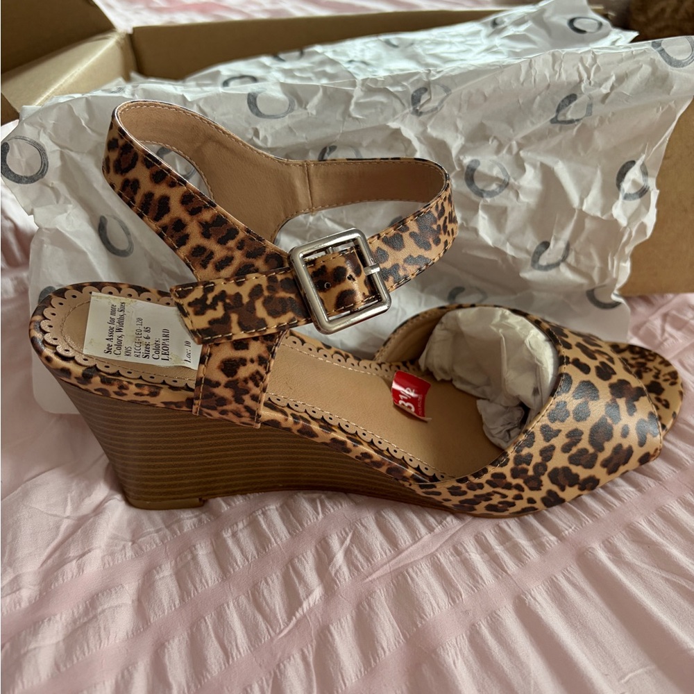 Size 8.5 Leopard Print Wedge Sandals